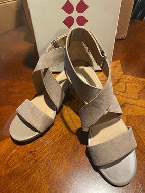 Naturalizer “Adele” Taupe Crisscross Sandals